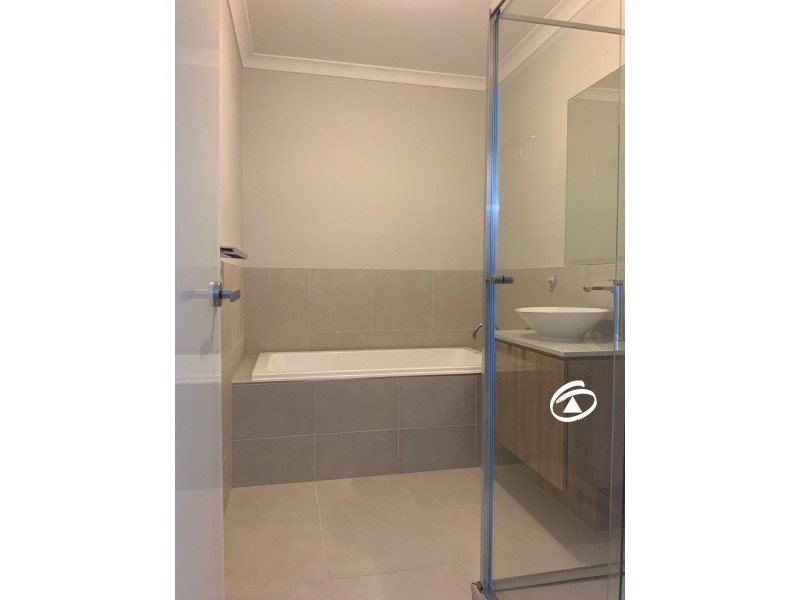 2 Toorale Drive, Clyde North VIC 3978