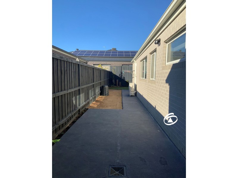 2 Toorale Drive, Clyde North VIC 3978