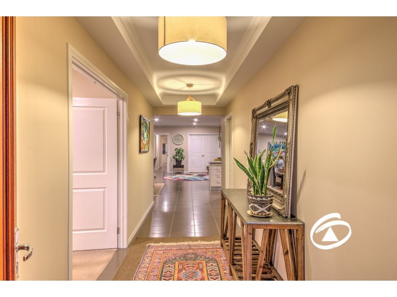 61 Nature Circuit, Cranbourne North VIC 3977