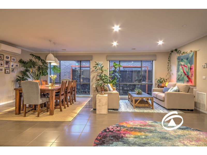 61 Nature Circuit, Cranbourne North VIC 3977