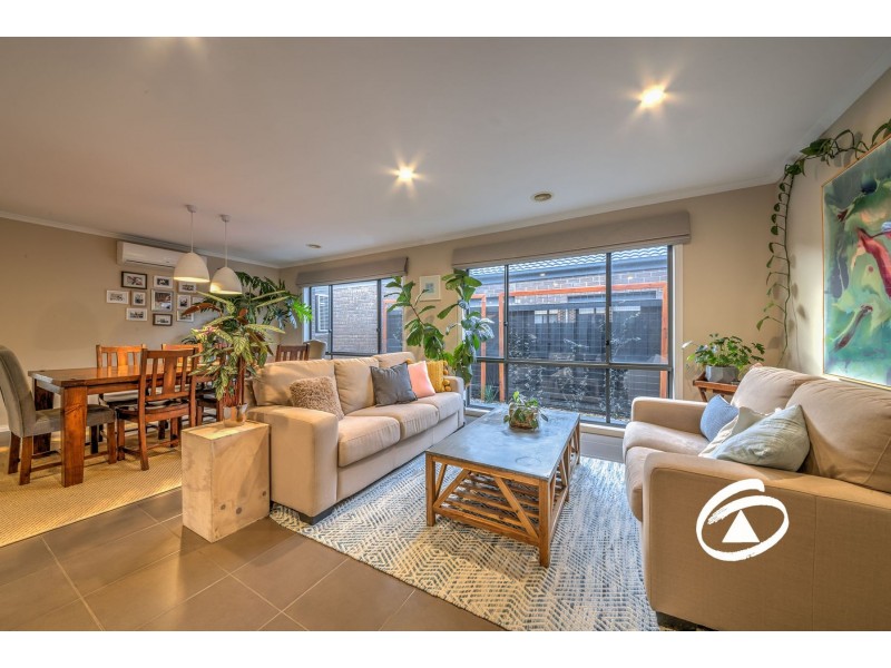 61 Nature Circuit, Cranbourne North VIC 3977