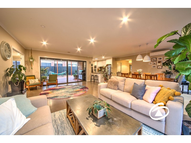 61 Nature Circuit, Cranbourne North VIC 3977