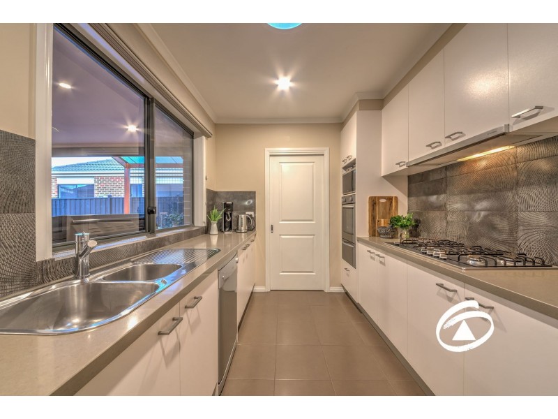 61 Nature Circuit, Cranbourne North VIC 3977