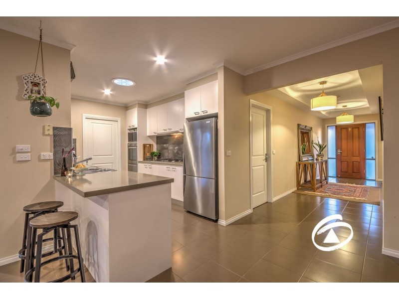 61 Nature Circuit, Cranbourne North VIC 3977