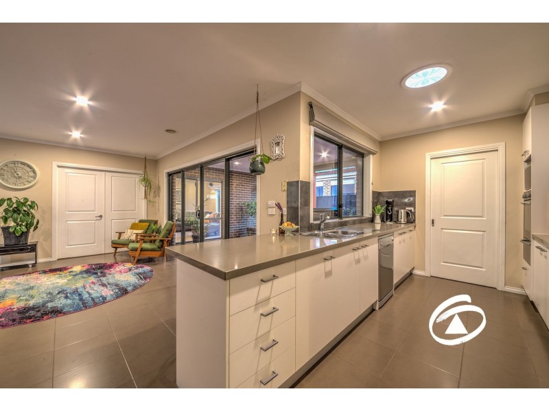 61 Nature Circuit, Cranbourne North VIC 3977