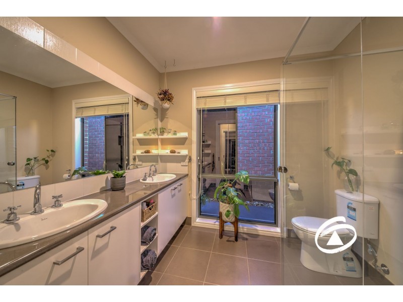 61 Nature Circuit, Cranbourne North VIC 3977