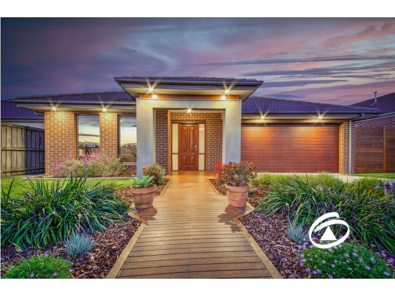 61 Nature Circuit, Cranbourne North VIC 3977