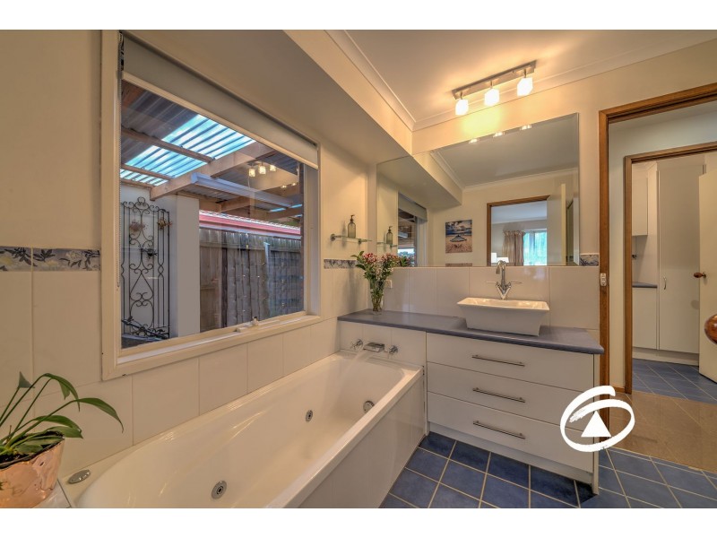 13 Greenacre Crescent, Narre Warren VIC 3805