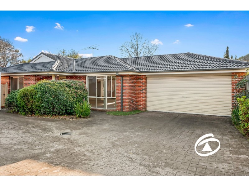 2/40 Ambleside Crescent, Berwick VIC 3806