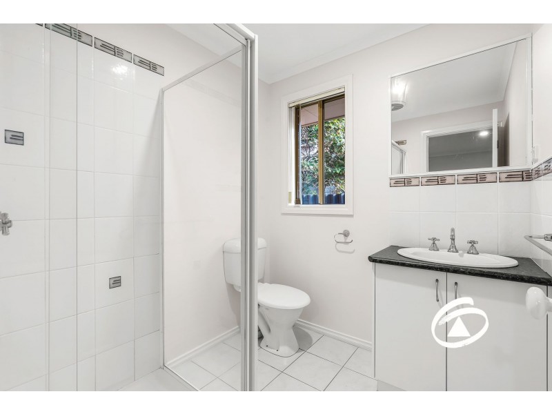 2/40 Ambleside Crescent, Berwick VIC 3806