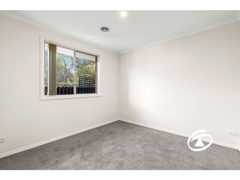 2/40 Ambleside Crescent, Berwick VIC 3806