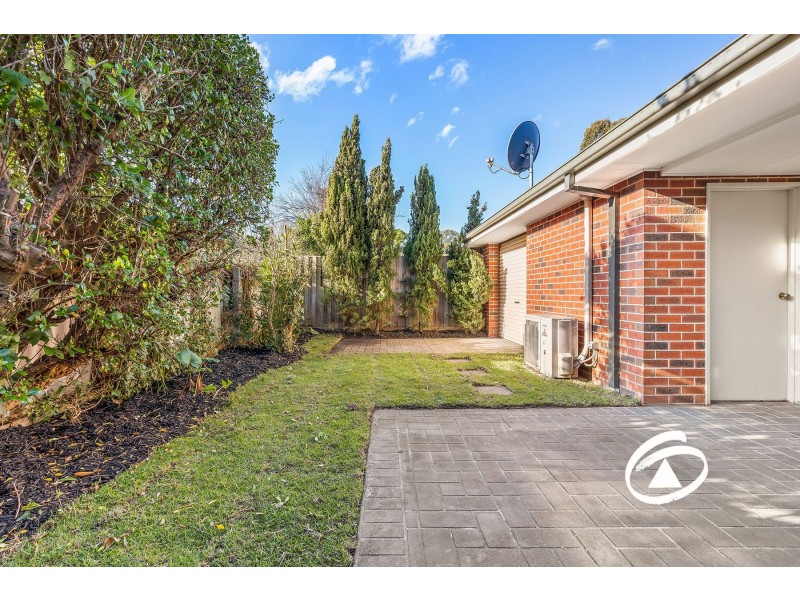 2/40 Ambleside Crescent, Berwick VIC 3806