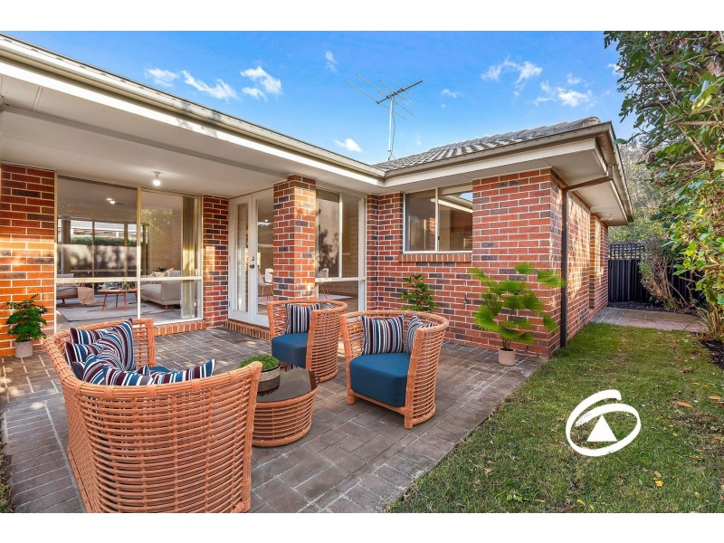 2/40 Ambleside Crescent, Berwick VIC 3806