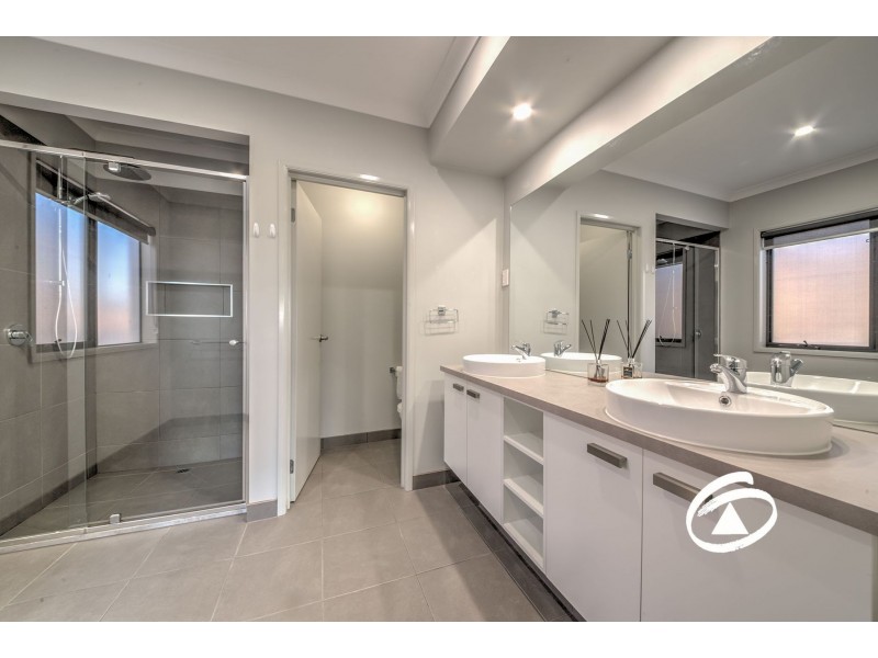 29 Statham View, Cranbourne West VIC 3977