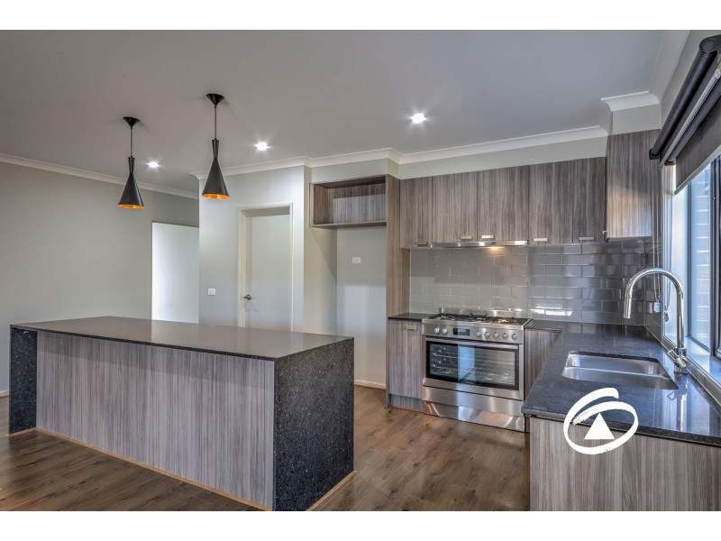 29 Statham View, Cranbourne West VIC 3977