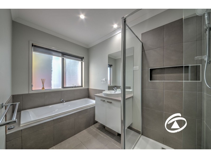 29 Statham View, Cranbourne West VIC 3977