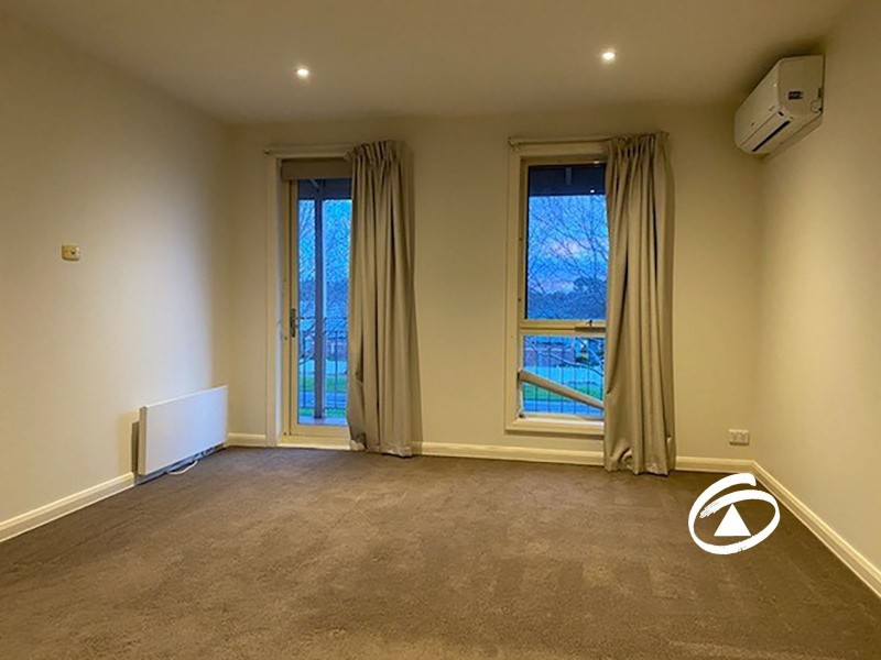 8/10 Parkhill Drive, Berwick VIC 3806