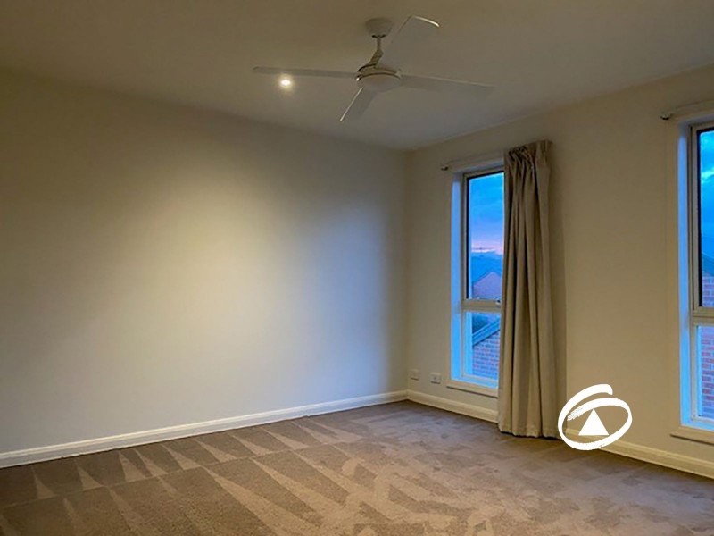 8/10 Parkhill Drive, Berwick VIC 3806