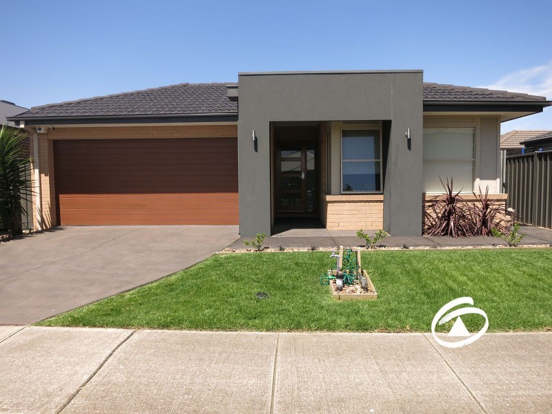 28 Chagall Parade, Clyde North VIC 3978
