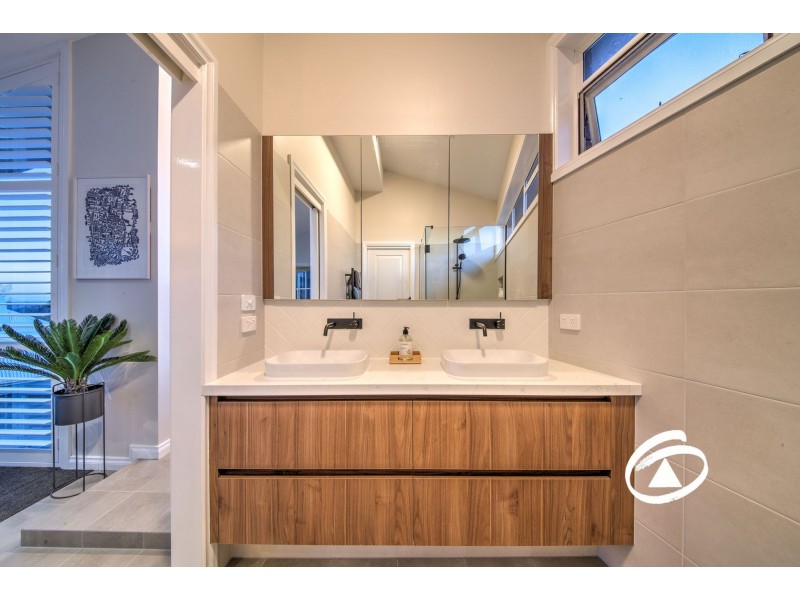 11 Cord Close, Berwick VIC 3806