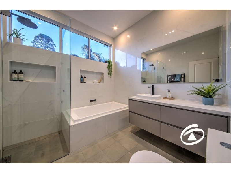 11 Cord Close, Berwick VIC 3806