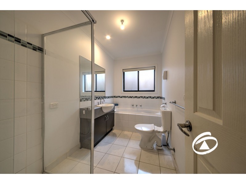 19/103 Army Road, Pakenham VIC 3810