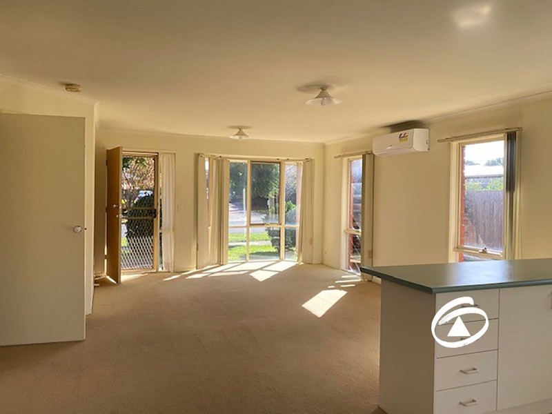 1/2 Shiraz Crescent, Narre Warren VIC 3805