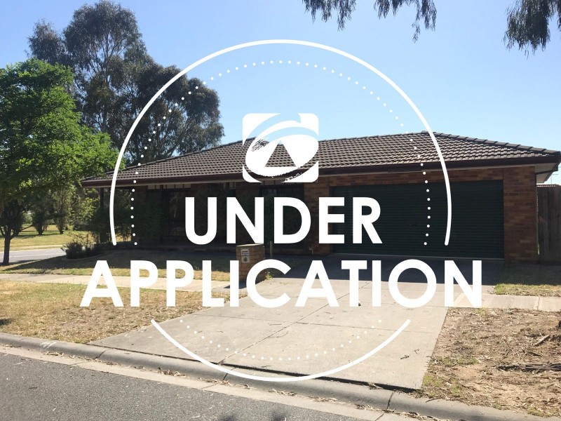 17 Stradbroke Close, Berwick VIC 3806