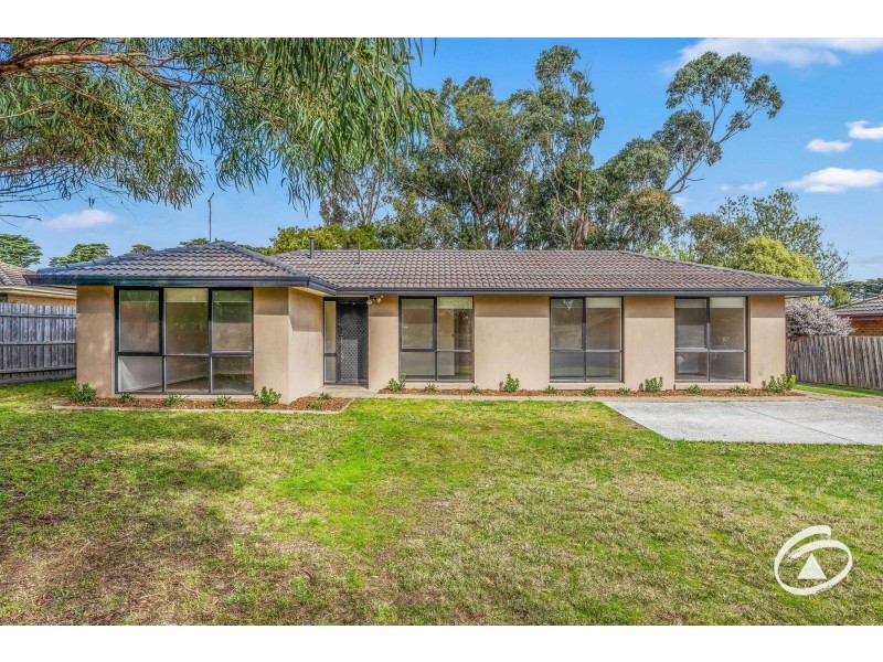 18 Bemersyde Drive, Berwick VIC 3806