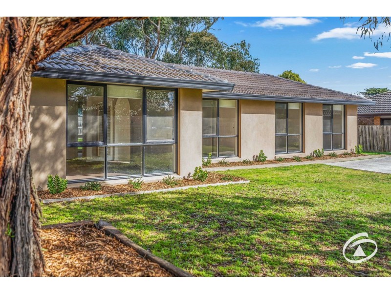 18 Bemersyde Drive, Berwick VIC 3806