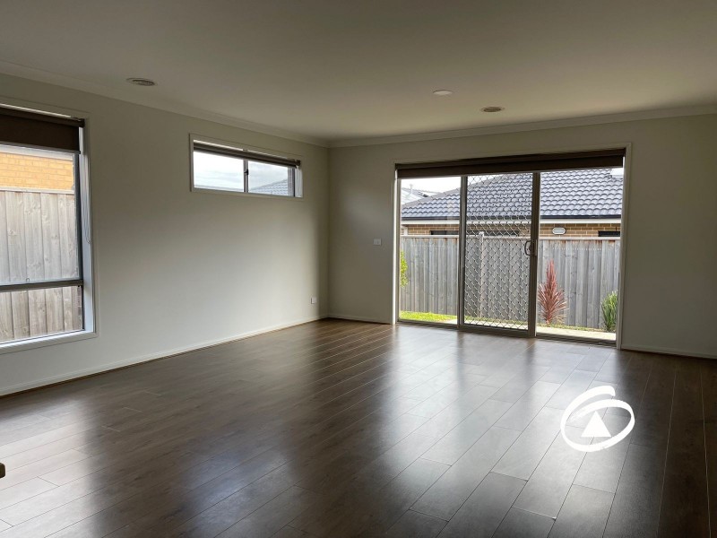 10 Eloise Circuit, Officer VIC 3809