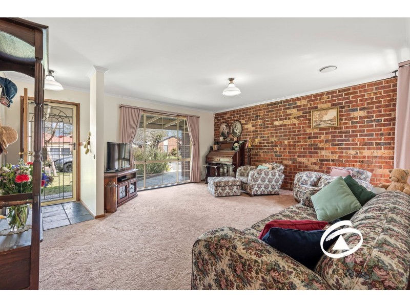 9 Nullica Court, Berwick VIC 3806