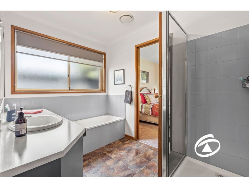 9 Nullica Court, Berwick VIC 3806