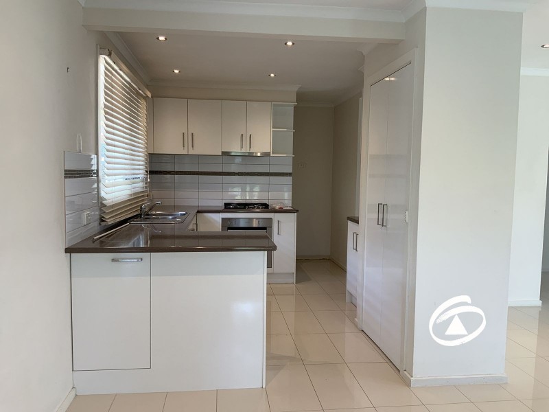 10 Strawbent Rise, Narre Warren VIC 3805