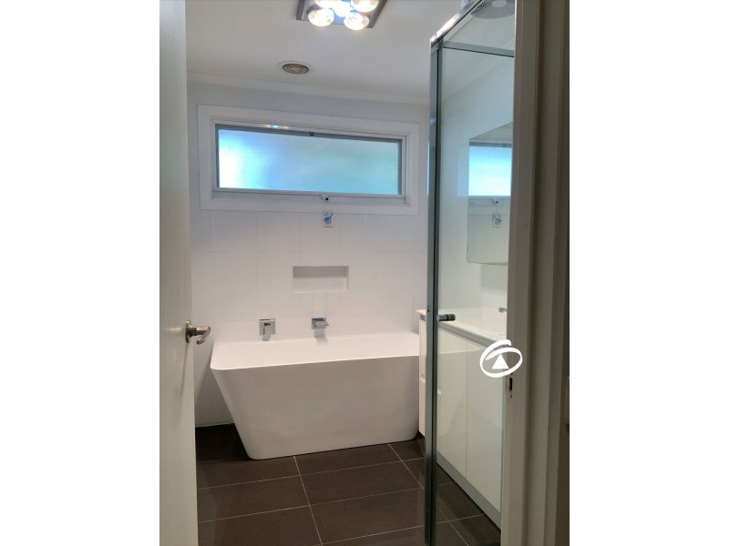 10 Strawbent Rise, Narre Warren VIC 3805