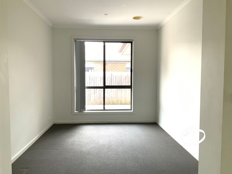 16 Sing Crescent, Berwick VIC 3806