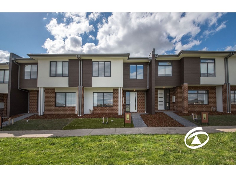 8 Todd Lane, Pakenham VIC 3810