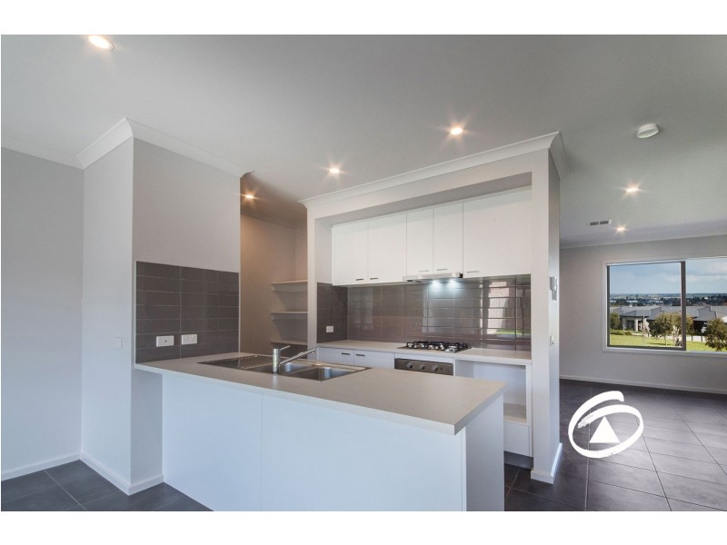 8 Todd Lane, Pakenham VIC 3810