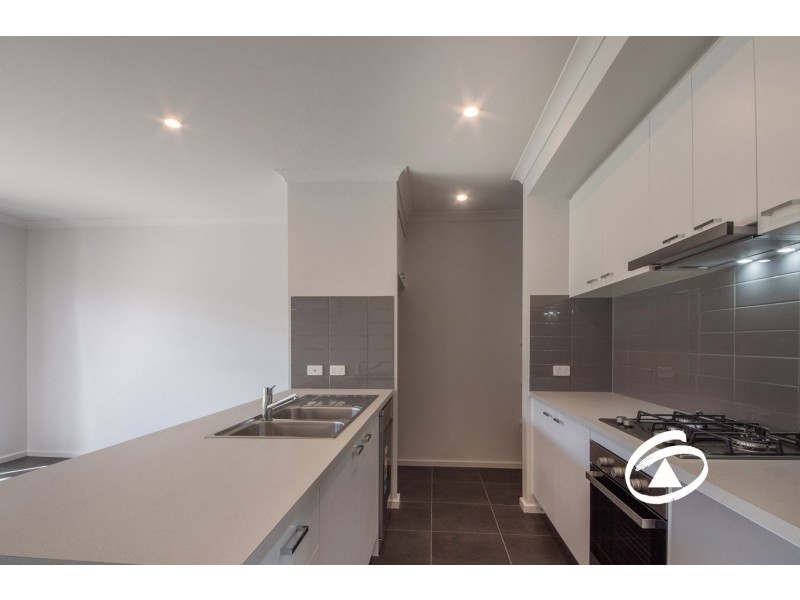 8 Todd Lane, Pakenham VIC 3810