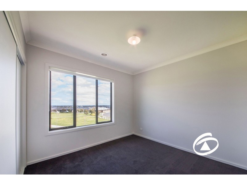 8 Todd Lane, Pakenham VIC 3810