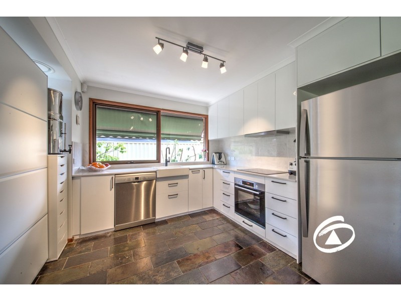 16 Greenacre Crescent, Narre Warren VIC 3805