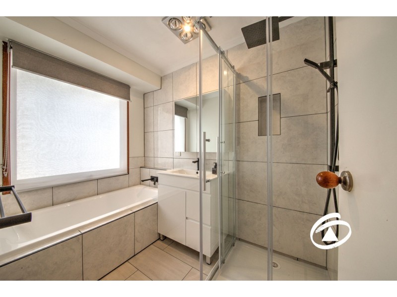 16 Greenacre Crescent, Narre Warren VIC 3805