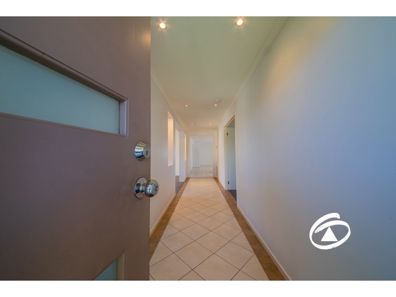 13 Yorkshire Drive, Cranbourne North VIC 3977