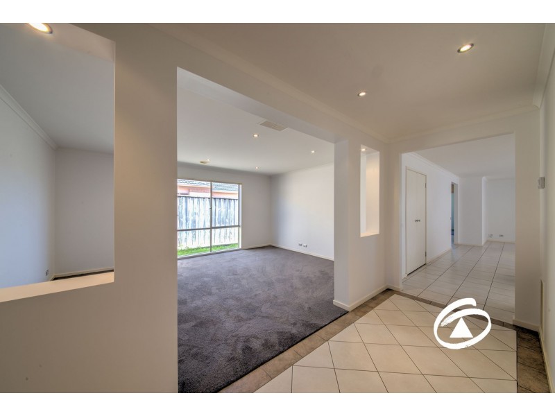 13 Yorkshire Drive, Cranbourne North VIC 3977