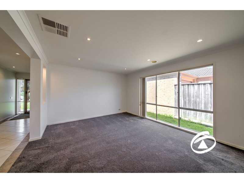 13 Yorkshire Drive, Cranbourne North VIC 3977