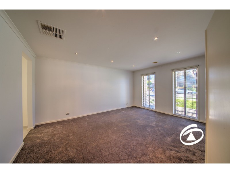 13 Yorkshire Drive, Cranbourne North VIC 3977