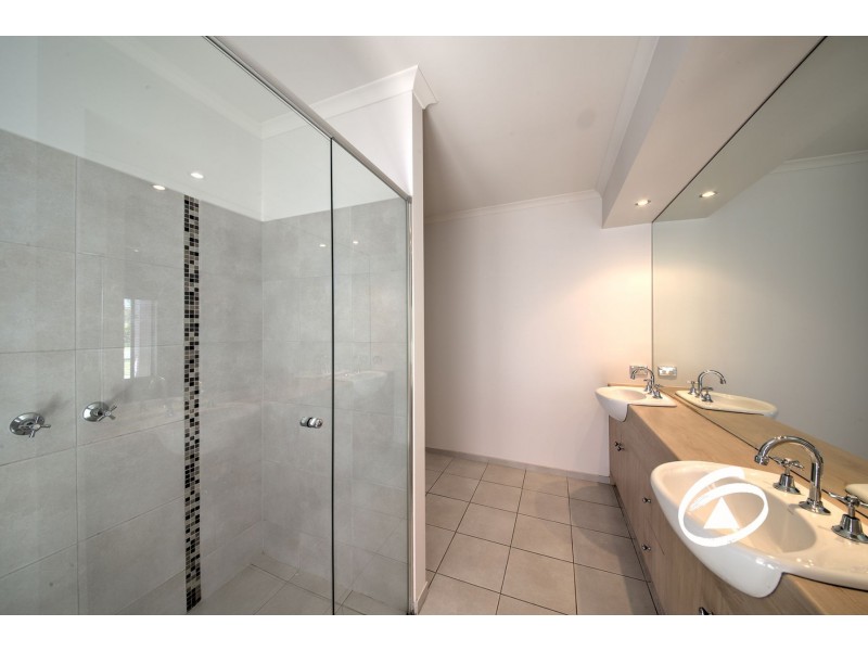 13 Yorkshire Drive, Cranbourne North VIC 3977