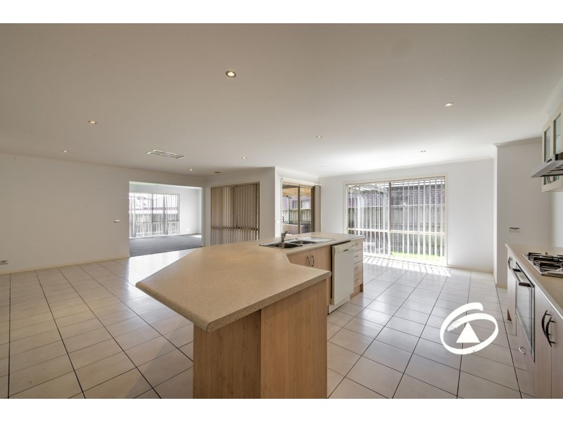 13 Yorkshire Drive, Cranbourne North VIC 3977