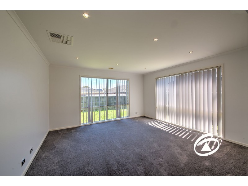 13 Yorkshire Drive, Cranbourne North VIC 3977