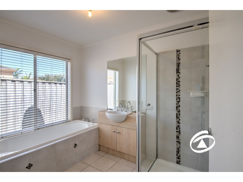13 Yorkshire Drive, Cranbourne North VIC 3977